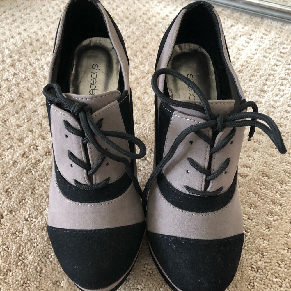 A cute platform shoes from ShoeDazzle!
